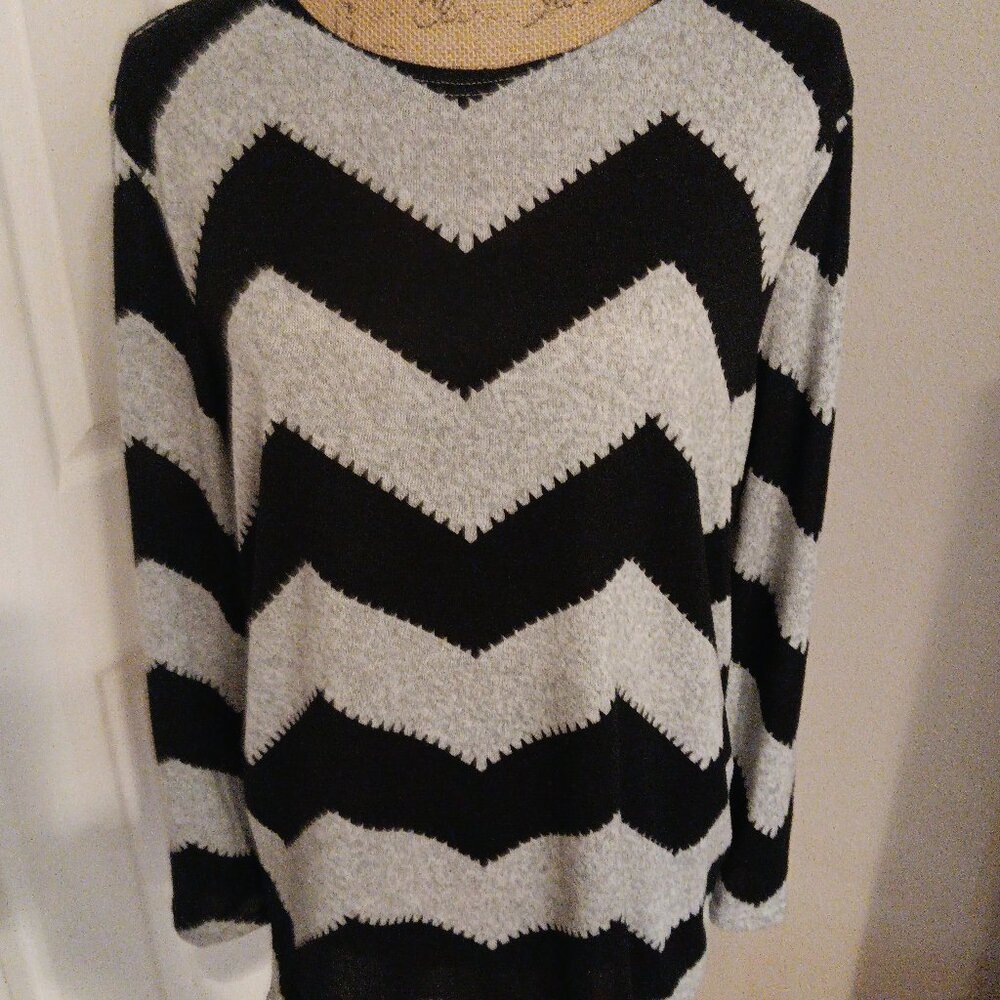 Gamiss Black and Gray Chevron Stripe Pullover Sweater Size XL